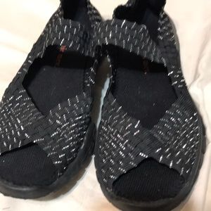 COPY - Black elastic sandal